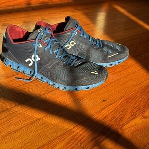 On cloud x shoes size US M11